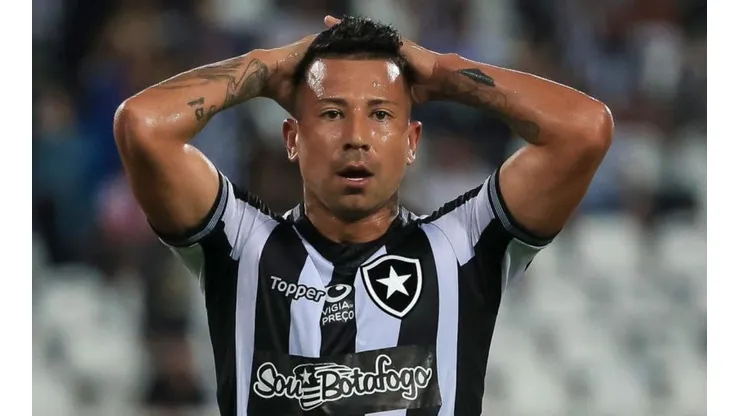 Leo Valencia se está transformando en un problema para Botafogo (Foto: Getty Images)