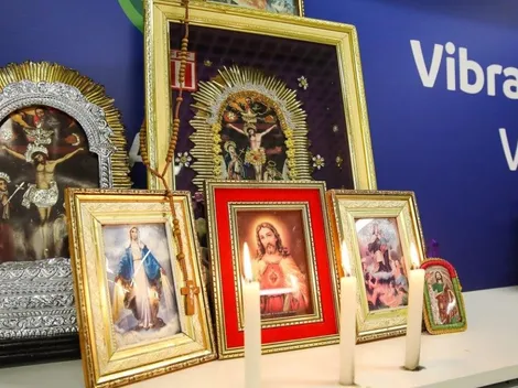 Perú se encomienda a todos los santos con altar en su camarín