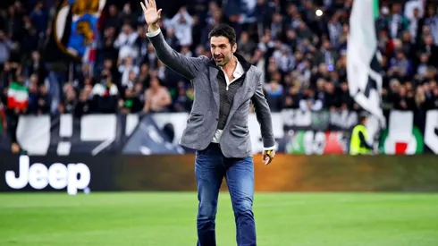 Buffon volvería por una temporada más a Juventus.