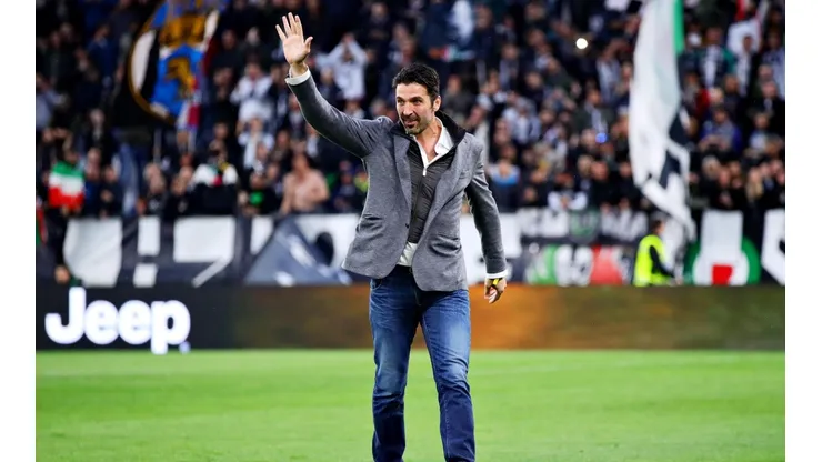 Buffon volvería por una temporada más a Juventus.