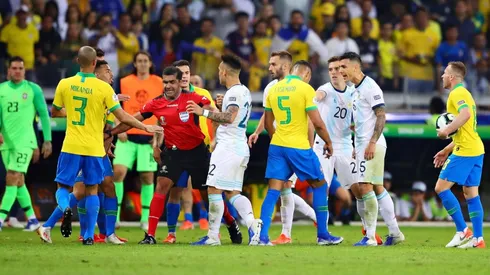 El réferi, Argentina y Brasil en la semifinal.
