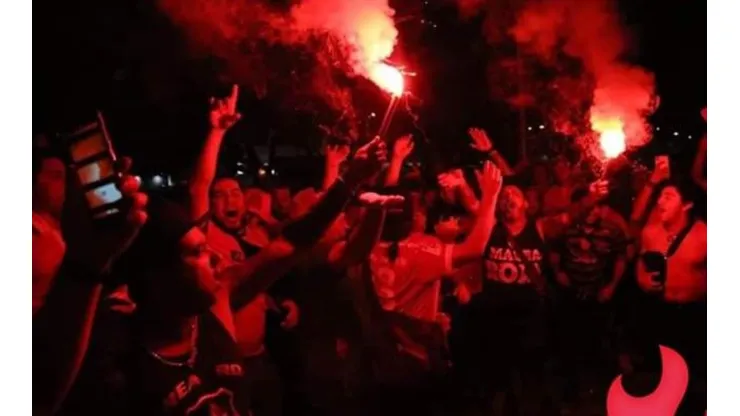 Los hinchas brindan su apoyo a La Roja en Porto Alegre