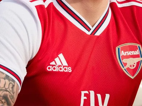 Arsenal presenta oficialmente su nueva camiseta Adidas
