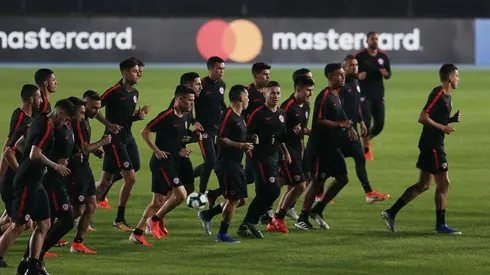 Bajo un temporal entrena La Roja en Porto Alegre