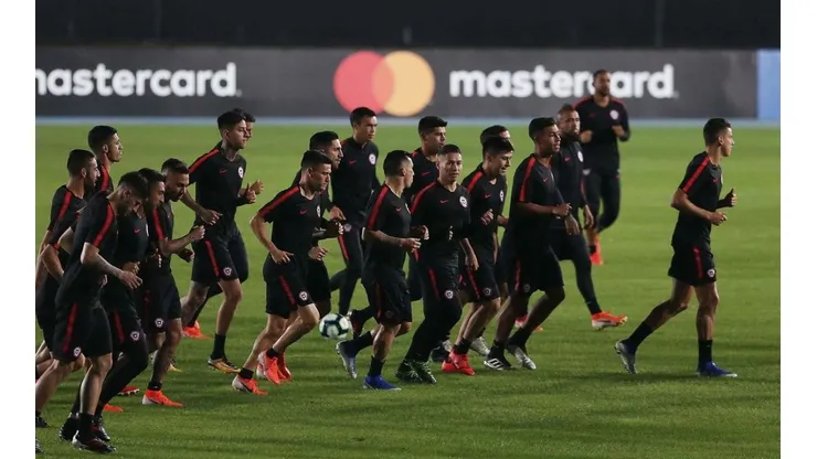 Bajo un temporal entrena La Roja en Porto Alegre