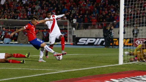 Eduardo Vargas marcó un doblete en el último choque de Copa América con Perú