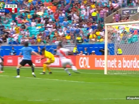 Acá sí falla: El gol que se pierde Cavani frente a Perú