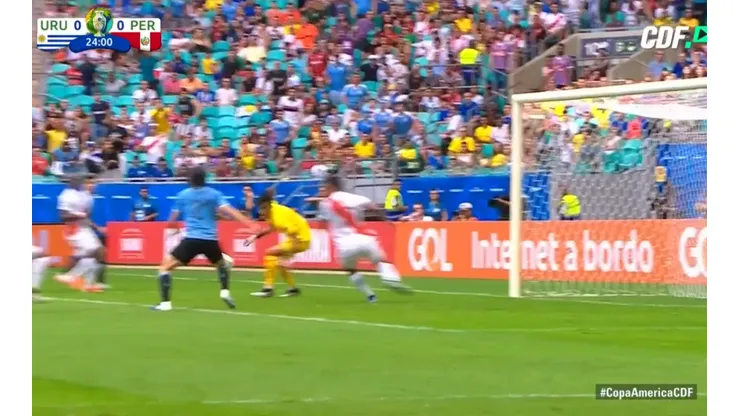 Cavani falló un gol cantado.