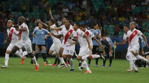 Perú celebra el paso a las semifinales.