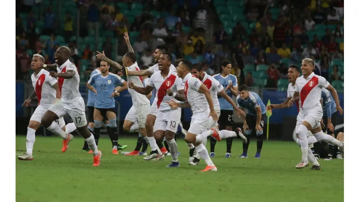 Perú celebra el paso a las semifinales.