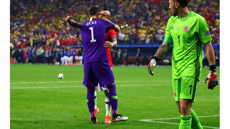 Arias y Vidal en los penales contra Colombia.