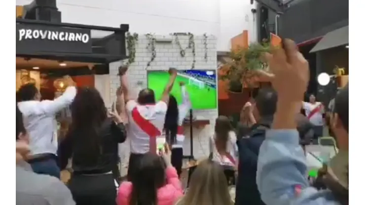 Peruanos en Chile también festejan.