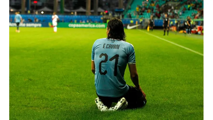 Cavani no celebró por gol anulado.