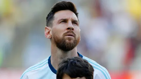 Messi cantó el himno ante Venezuela