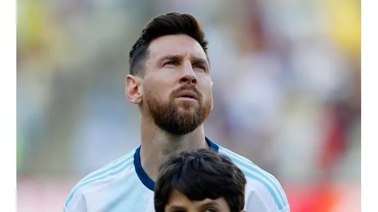 Messi cantó el himno ante Venezuela