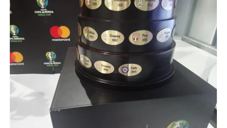 Imagen que revela la placa faltante de 'Chile 2016' en la Copa América