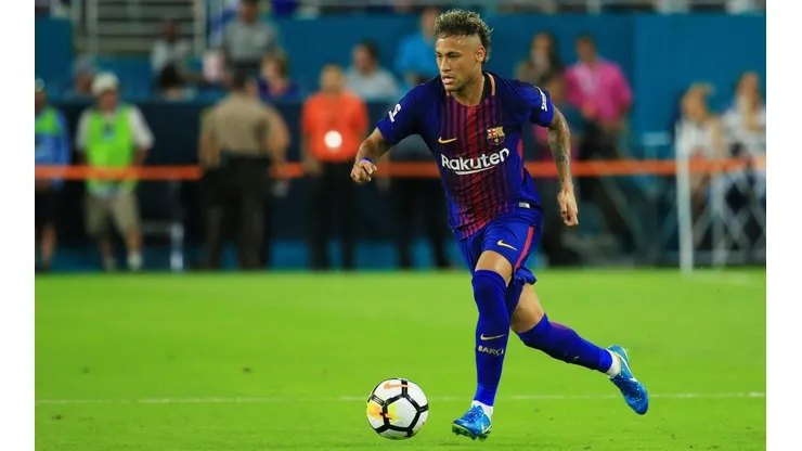 La familia de Neymar busca nueva casa en Barcelona, afirma Sport.