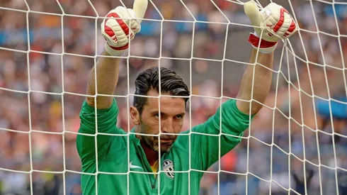 Buffon atajó 17 temporadas con la Juve, incluso en la Serie B