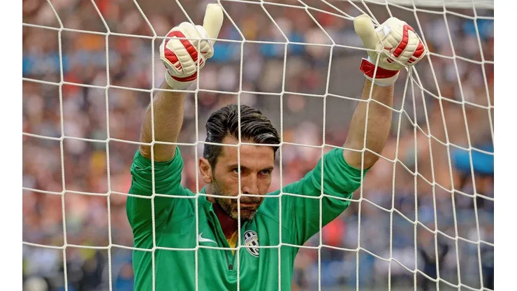 Buffon atajó 17 temporadas con la Juve, incluso en la Serie B
