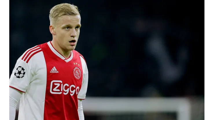 Van de Beek es la alternativa del Real Madrid si se le escapa Pogba
