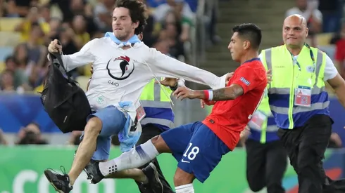 Con esta patada, Gonzalo Jara anuló al payaso cabeza de gallina