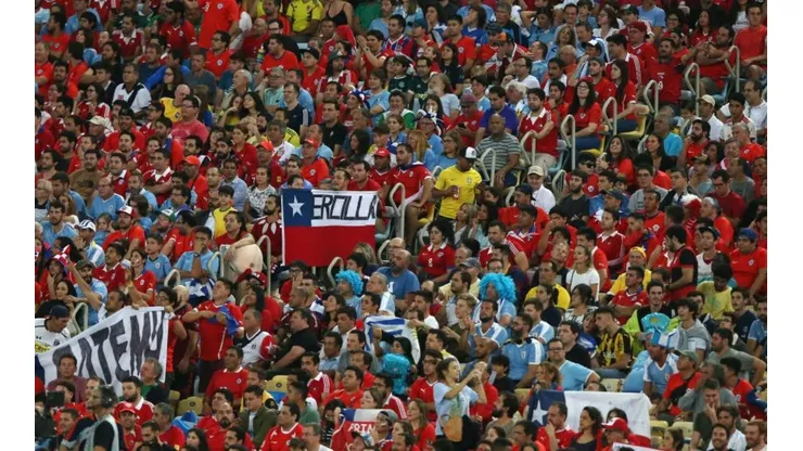 Hinchas chilenos y uruguayos en el Maracaná (Foto: Getty Images)