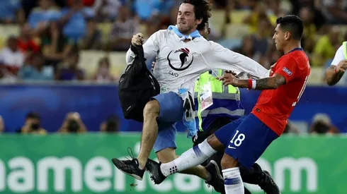 Jara baja de un chuletón al pollo invasor.