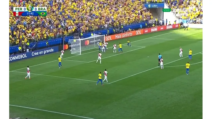 Brasil anota el primero ante Perú a través de Casemiro