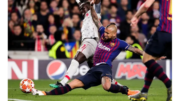 Arturo Vidal durante el duelo de ida ante Liverpool (Foto: Getty Images)
