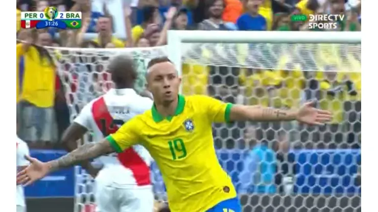 El delantero de Gremio puso el tercero de Brasil sobre Perú