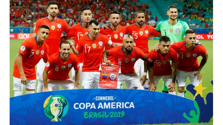 Los once ante Ecuador: Maripán, Pulgar, Isla, Beausejour y Arias; Alexis, Fuenzalida, Medel, Vidal, Aránguiz y Vargas