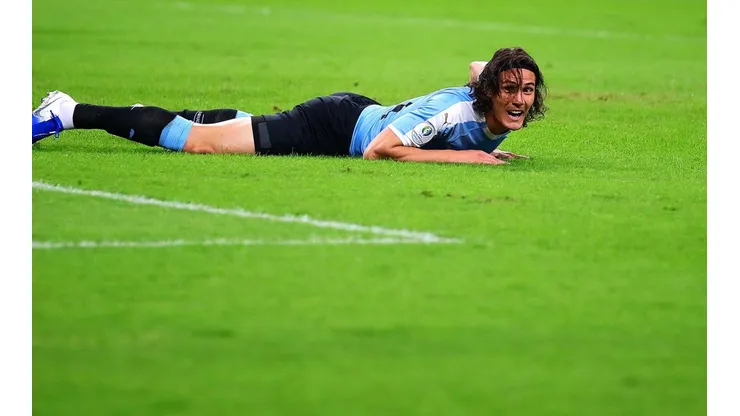 Cavani apunta al primer puesto ante Chile.