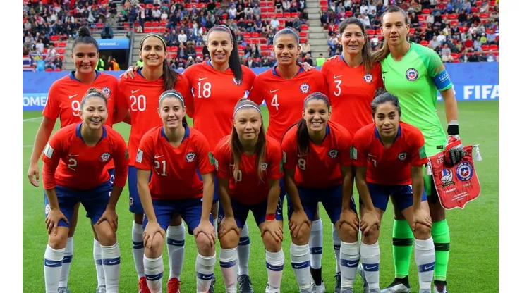 La formación histórica de la Roja ante Tailandia.