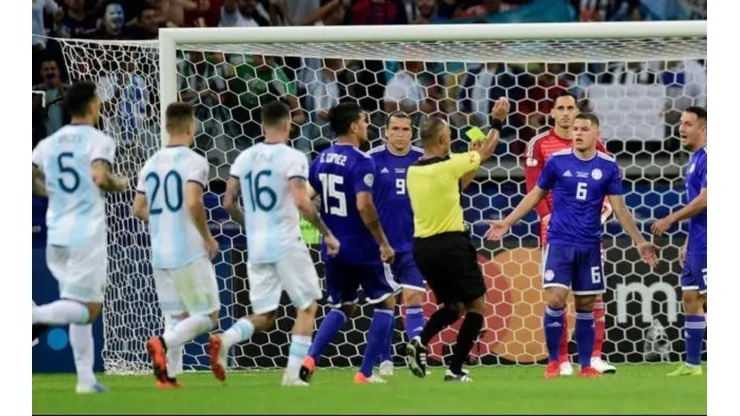 ¿Escritorio? Paraguay se quejará ante Conmebol por polémico arbitraje