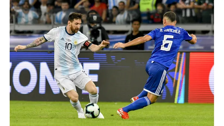 Messi no alcanza para una Argentina que se hunde