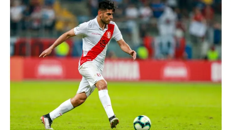 Alarma en Perú: Carlos Zambrano queda fuera del duelo con Brasil