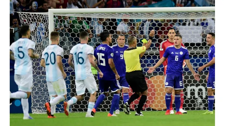 El penal señalado por el VAR que da el empate a Argentina