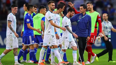 "Modifiquemos reglamento, que pase el peor cuarto y quizás clasificamos": relator furioso con Argentina