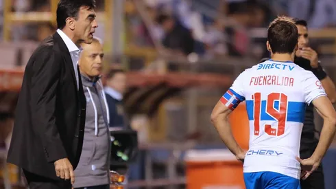 Gustavo Quinteros dando órdenes a José Pedro Fuenzalida (Foto: Agencia Uno)