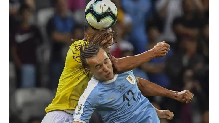 El defensor uruguayo minimizó lo hecho por La Roja