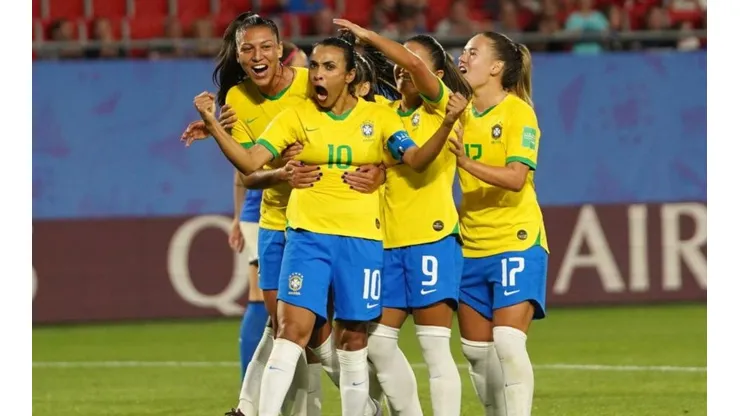 La talentosa brasileña que hace historia en el fútbol mundial
