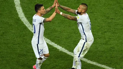 Charles Aránguiz y Arturo Vidal se lucieron en el mediocampo de la Roja (Foto: Getty images)