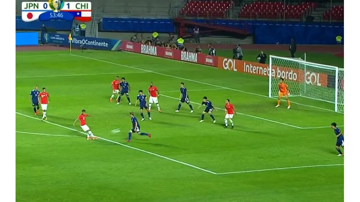 Eduardo Vargas conecta para el 2-0 de Chile