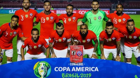 La foto oficial: Maripán, Pulgar, Isla, Arias y Beausejour arriba; Alexis, Fuenzalida, Medel, Vidal, Aránguiz y Vargas abajo