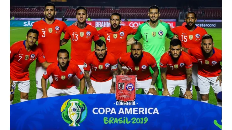 La foto oficial: Maripán, Pulgar, Isla, Arias y Beausejour arriba; Alexis, Fuenzalida, Medel, Vidal, Aránguiz y Vargas abajo