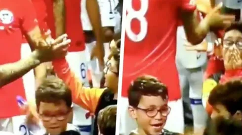 Arturo Vidal saludando a un niño antes de jugar ante Japón