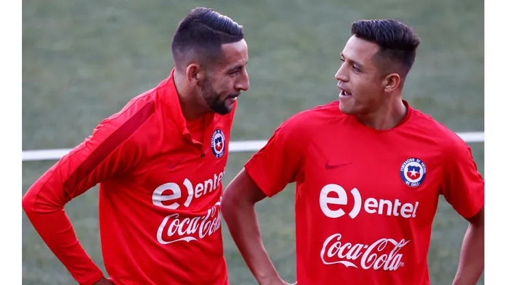 El Huaso junto a Alexis en la Roja