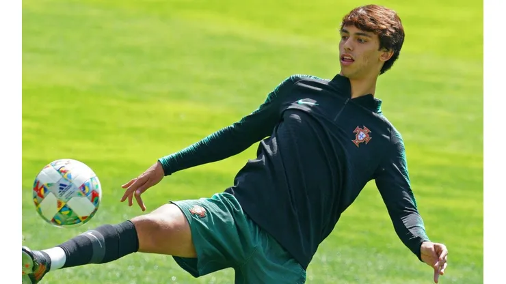 Félix entrenando por Portugal