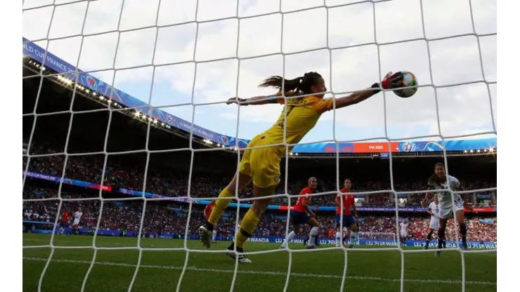 Christiane Endler contiene los ataques de Estados Unidos (Foto: Getty Images)