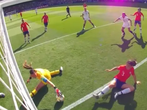 Tiane Endler se manda feroz doble tapadón a puros reflejos ante Lloyd